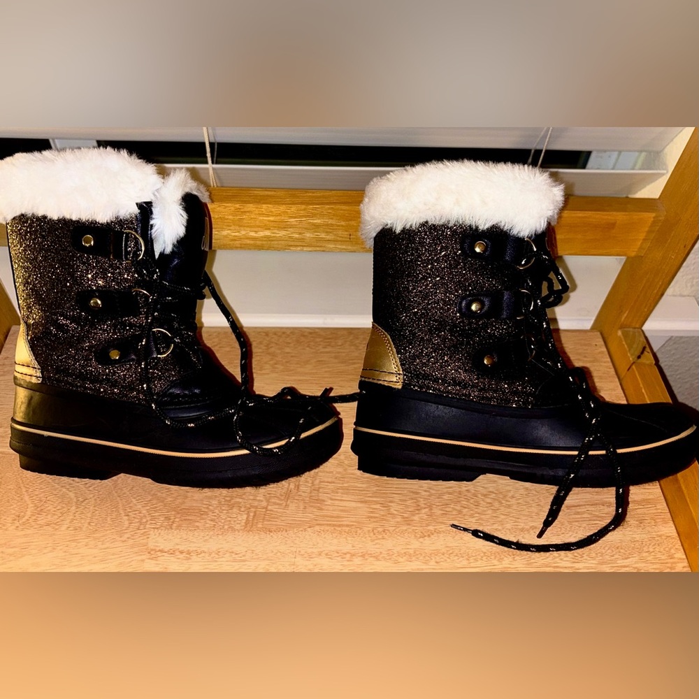 *JUICY COUTURE 💎 ESCALON WATERPROOF BLK & GOLD Glitter SNOW BOOTS/ GIRLS  Sz (1)